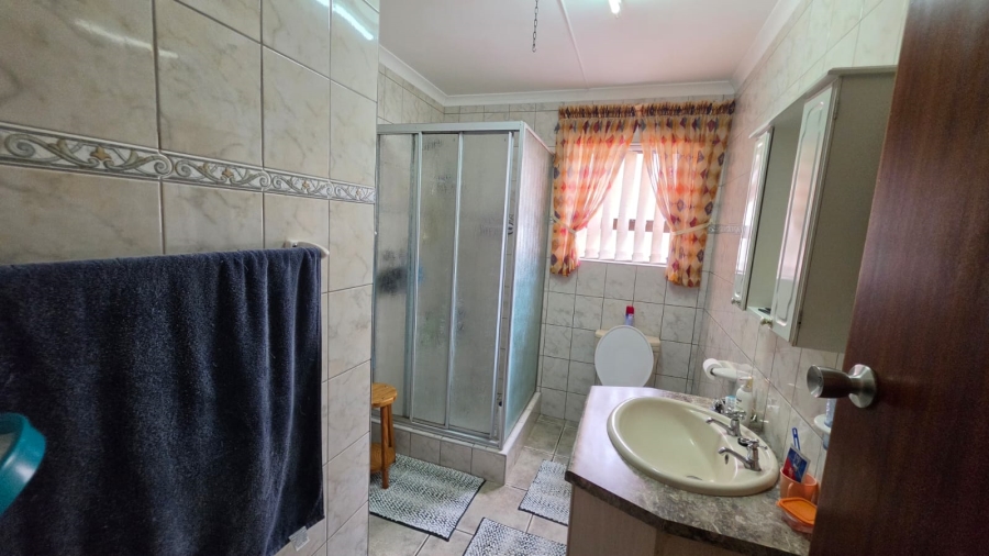 3 Bedroom Property for Sale in Stilbaai Wes Western Cape